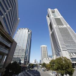 道路工事がない、電柱もない、美しく安全な街の写真