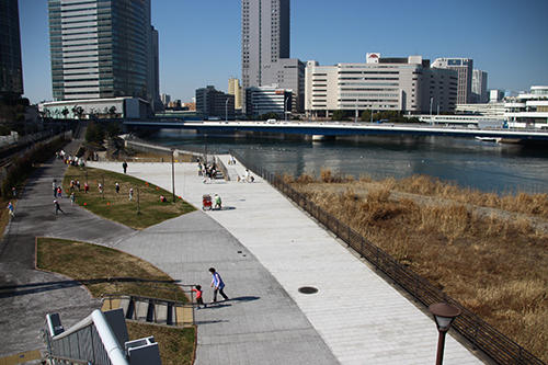 新高島水際公園.jpg